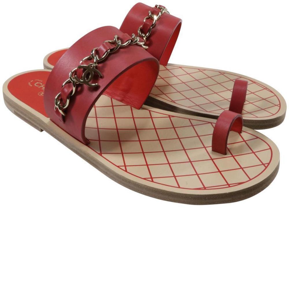Red Calfskin Chain Charm Logo Toe Strap Flat Sandals Shoes C835